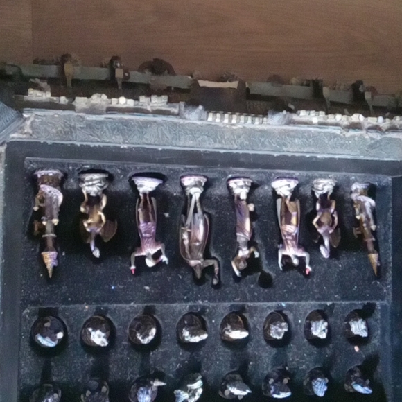 Guardians of the fortress Used chess set - Picture 3 of 6